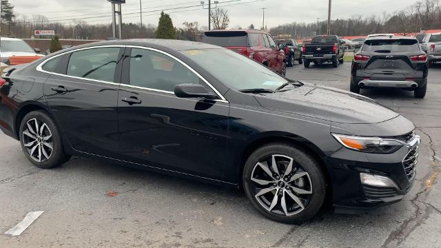 2024 Chevrolet Malibu Vehicle Photo in MOON TOWNSHIP, PA 15108-2571