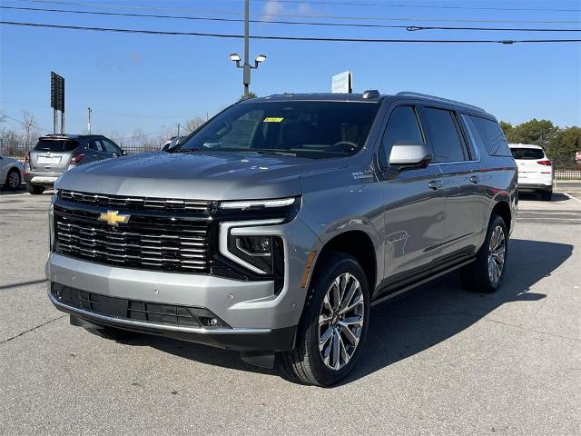 2025 Chevrolet Suburban Vehicle Photo in ALCOA, TN 37701-3235