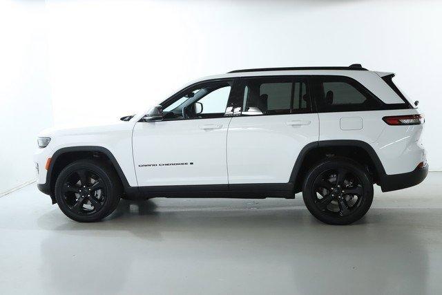 2023 Jeep GRAND CHEROKEE Vehicle Photo in BEACHWOOD, OH 44122-4298