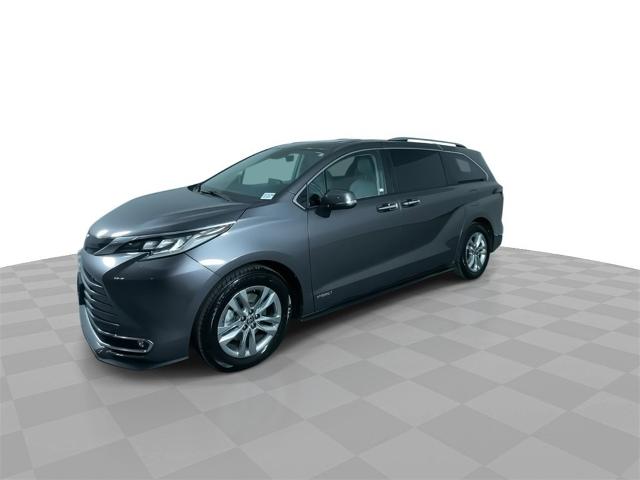 2021 Toyota Sienna Vehicle Photo in GILBERT, AZ 85297-0402