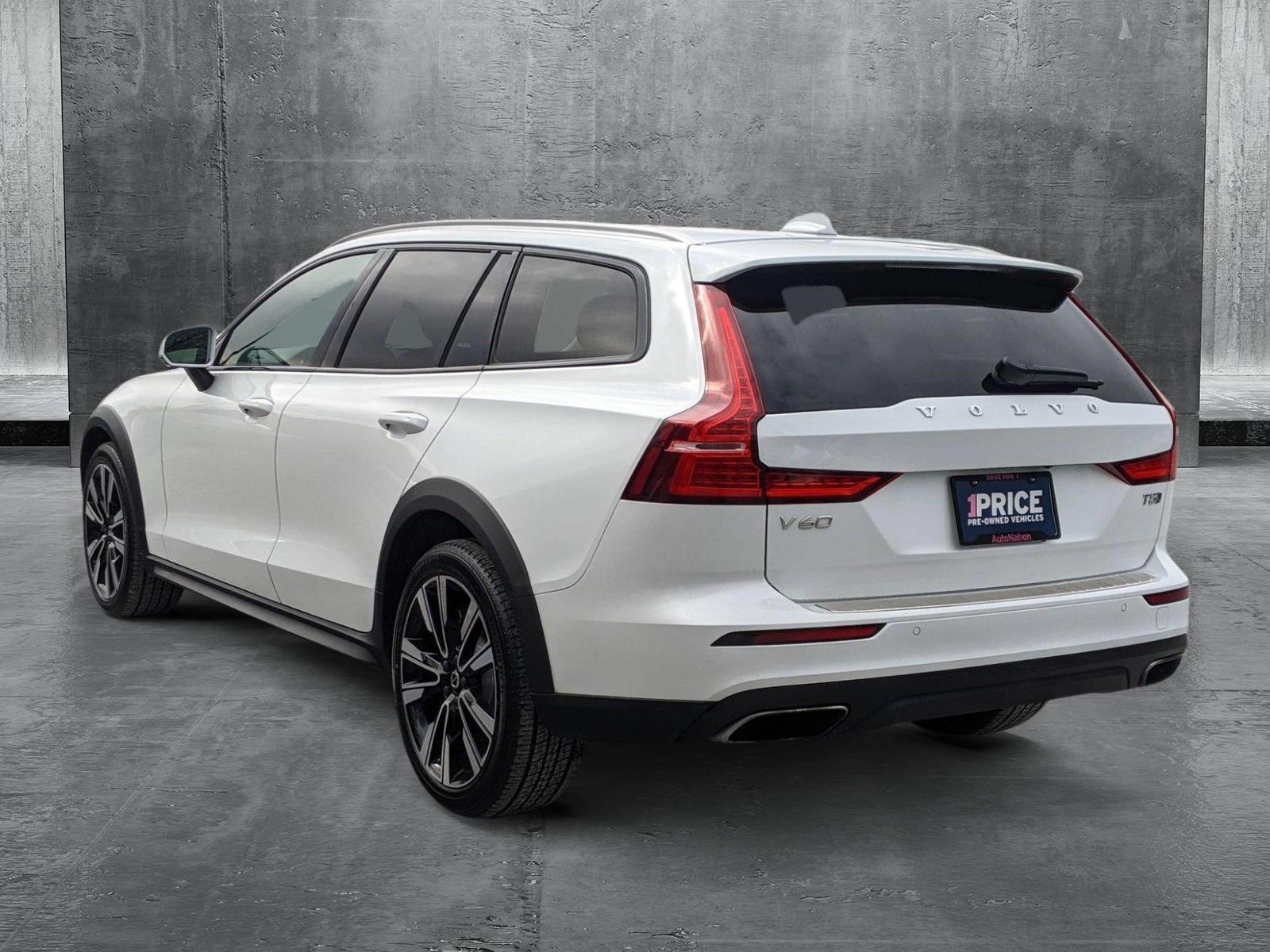 2020 Volvo V60 Cross Country Vehicle Photo in Cockeysville, MD 21030