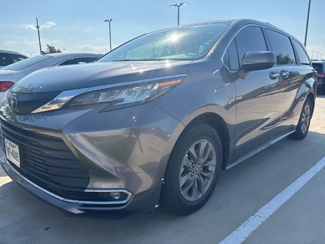 2023 Toyota Sienna Vehicle Photo in Grapevine, TX 76051