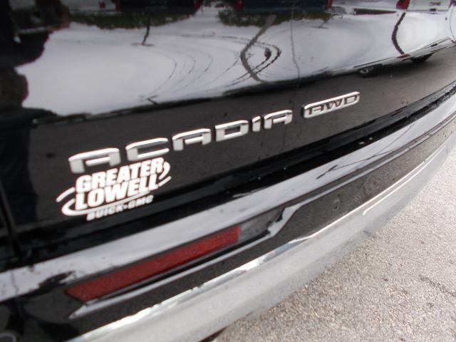 2025 GMC Acadia Vehicle Photo in LOWELL, MA 01852-4336