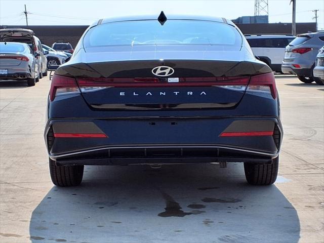 2025 Hyundai ELANTRA Vehicle Photo in Peoria, IL 61615
