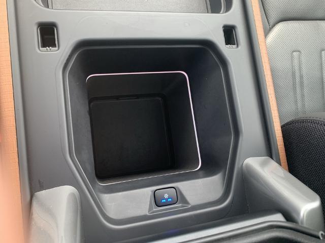 2023 Defender Vehicle Photo in GREEN BAY, WI 54304-5303