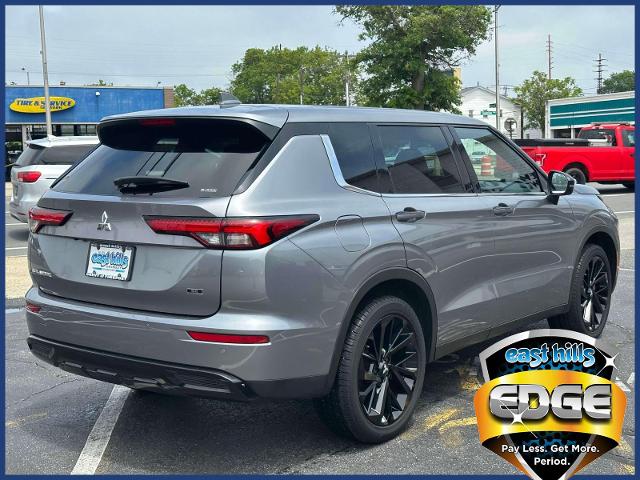2023 Mitsubishi Outlander Vehicle Photo in Roslyn, NY 11576