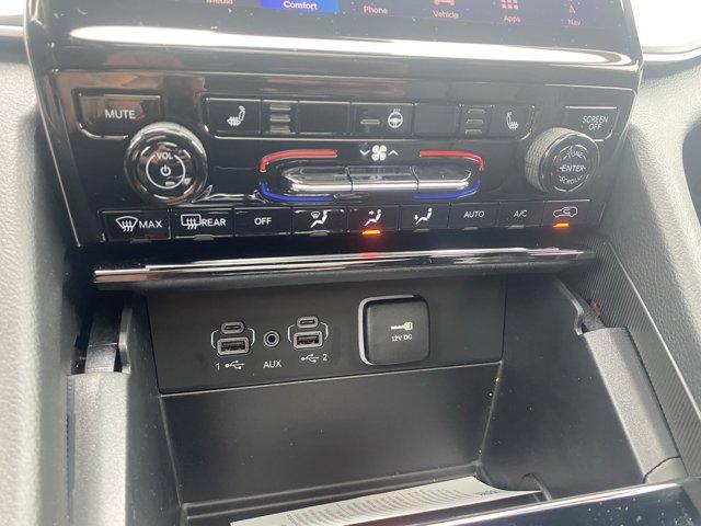 2025 Jeep Grand Cherokee L Vehicle Photo in Doylsetown, PA 18901