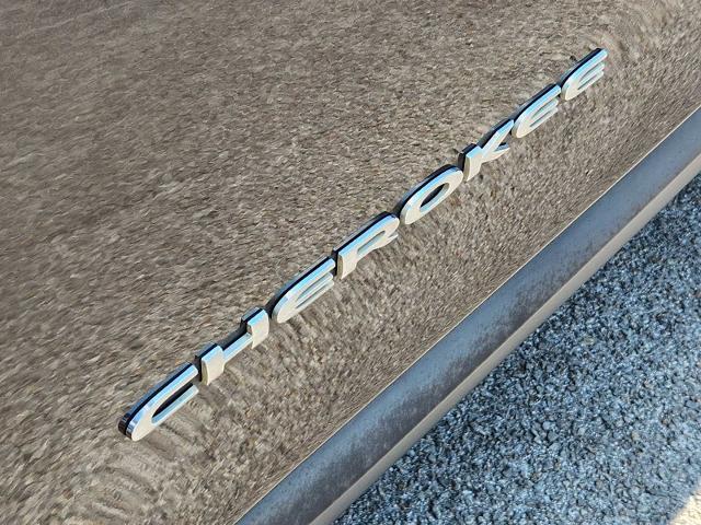 2015 Jeep Cherokee Vehicle Photo in DENTON, TX 76210-9321