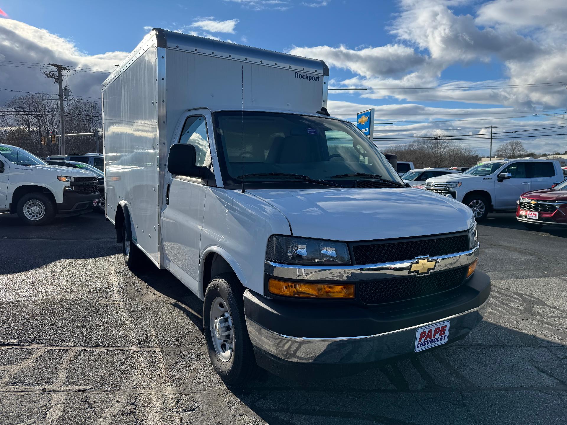 2024 Chevrolet Express Cutaway 3500 Vehicle Photo in SOUTH PORTLAND, ME 04106-1997