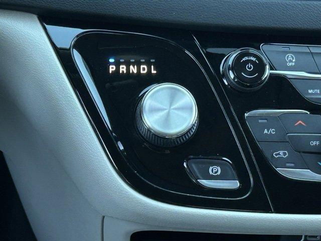 2022 Chrysler Pacifica Vehicle Photo in DALLAS, TX 75244-5909