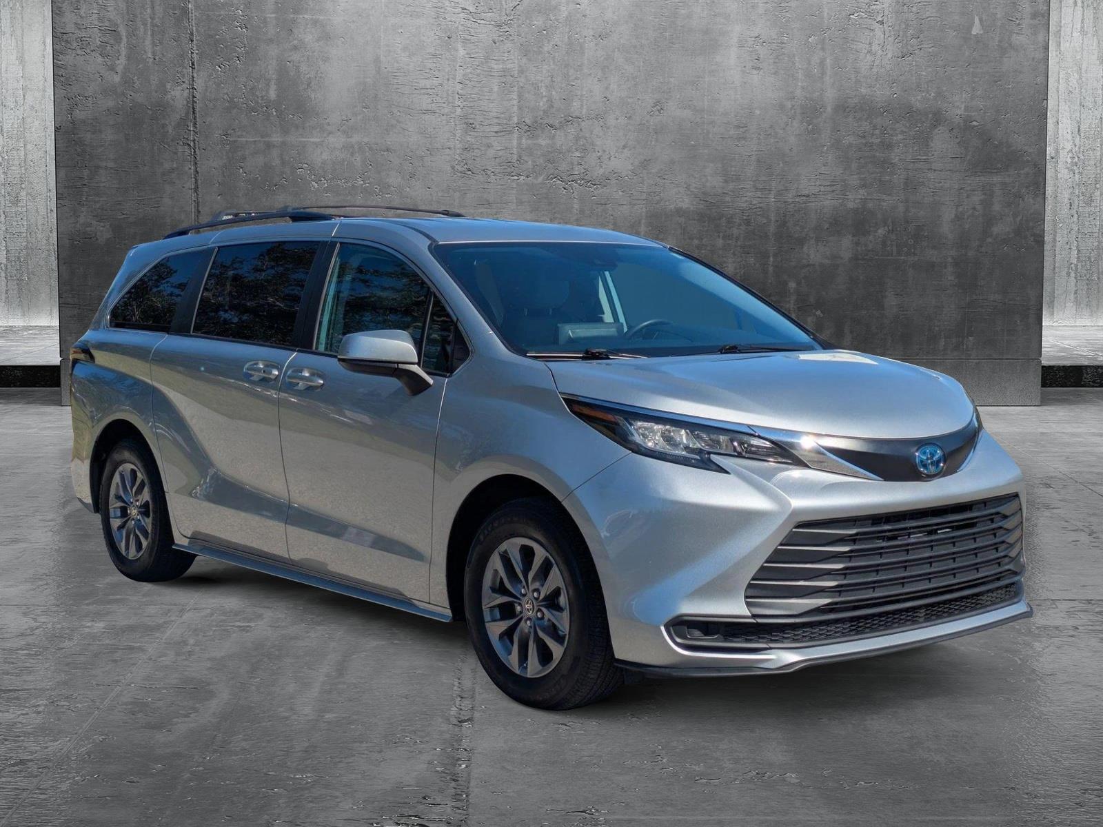 2023 Toyota Sienna Vehicle Photo in Tampa, FL 33614