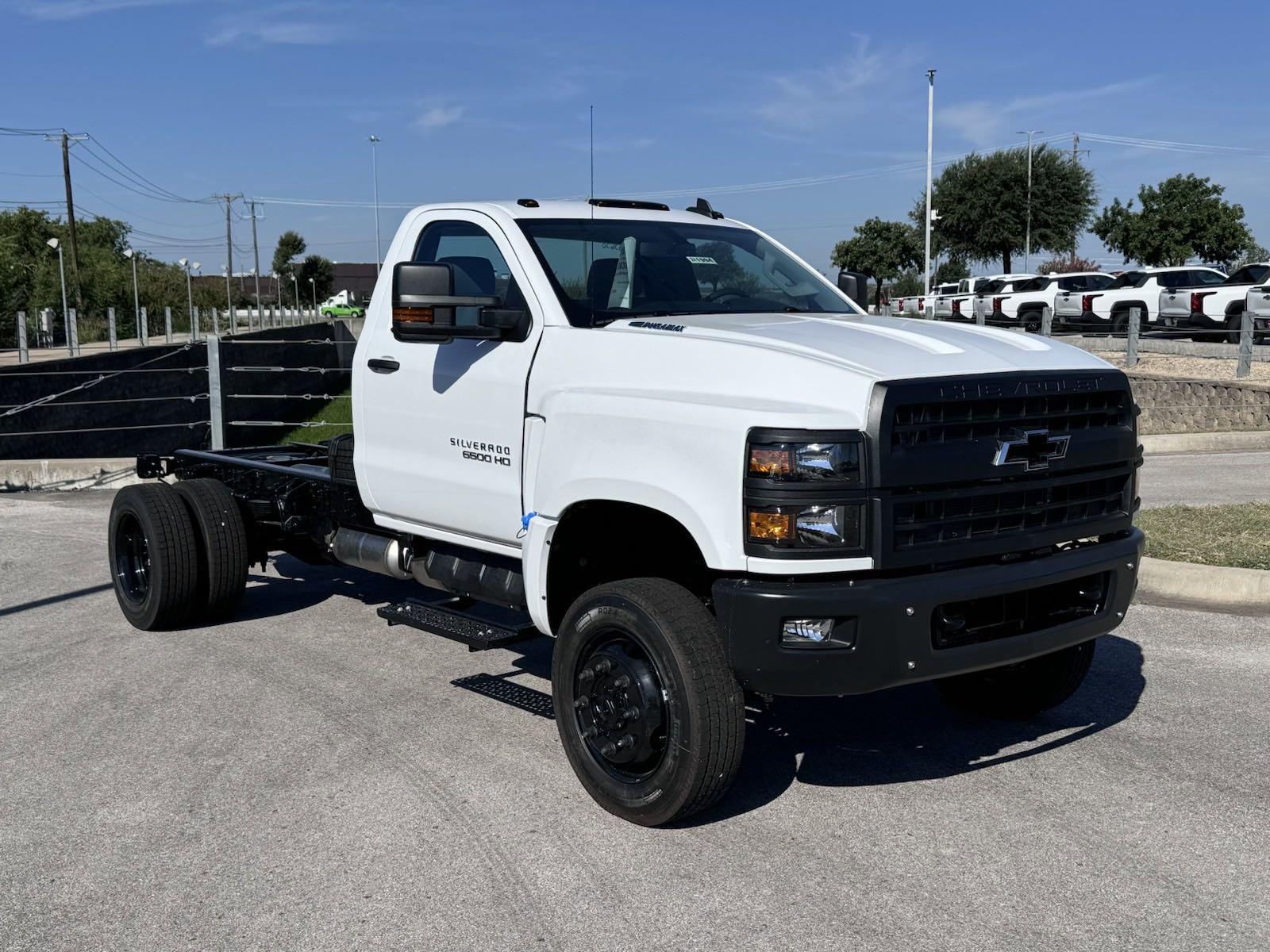 2024 Chevrolet Silverado 6500 HD Vehicle Photo in GEORGETOWN, TX 78626-7508