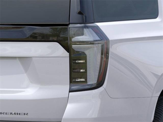 2025 Chevrolet Suburban Vehicle Photo in ENGLEWOOD, CO 80113-6708
