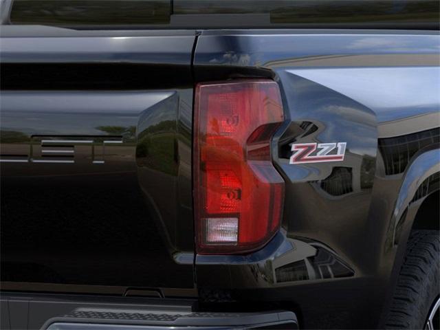 2025 Chevrolet Colorado Vehicle Photo in ENGLEWOOD, CO 80113-6708