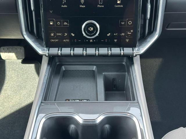 2025 GMC Acadia Vehicle Photo in COLUMBIA, MO 65203-3903