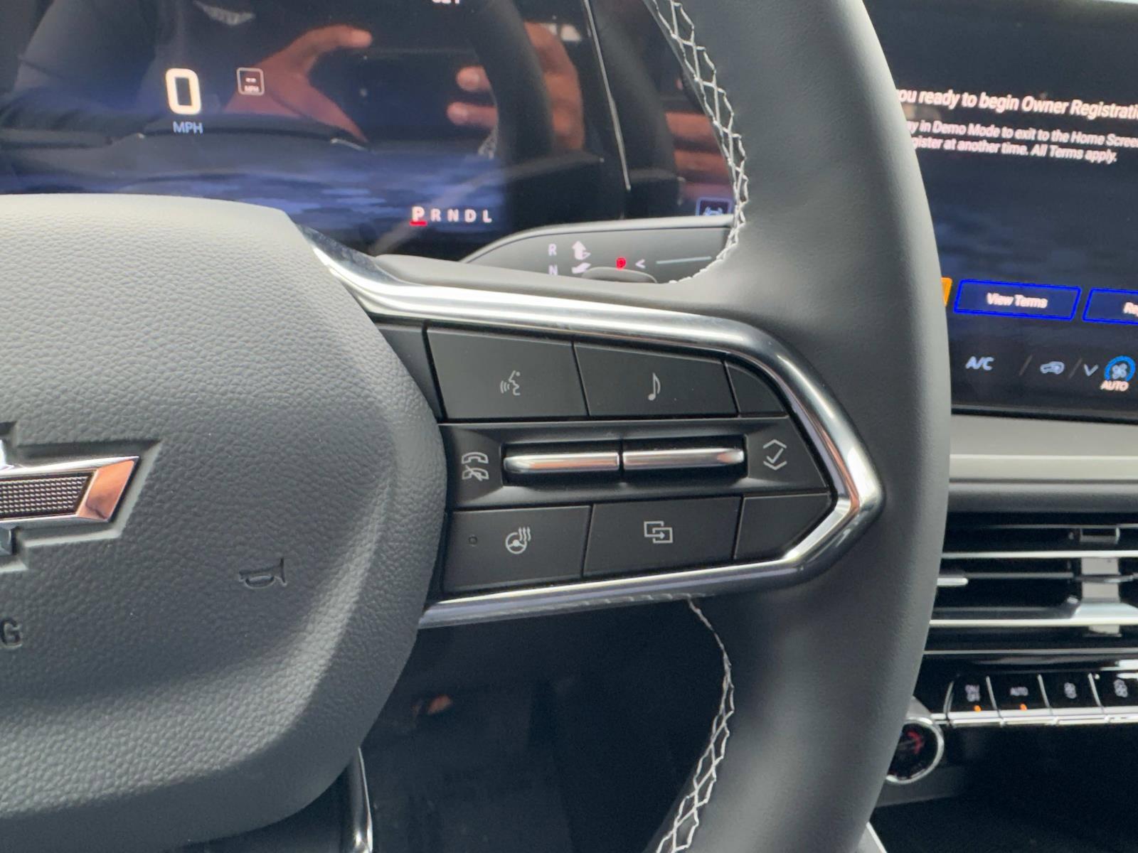 2025 Chevrolet Traverse Vehicle Photo in LOS ANGELES, CA 90007-3794
