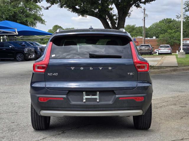 2022 Volvo XC40 Vehicle Photo in DENTON, TX 76210-9321