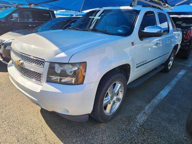 2011 Chevrolet Avalanche Vehicle Photo in DENTON, TX 76210-9321