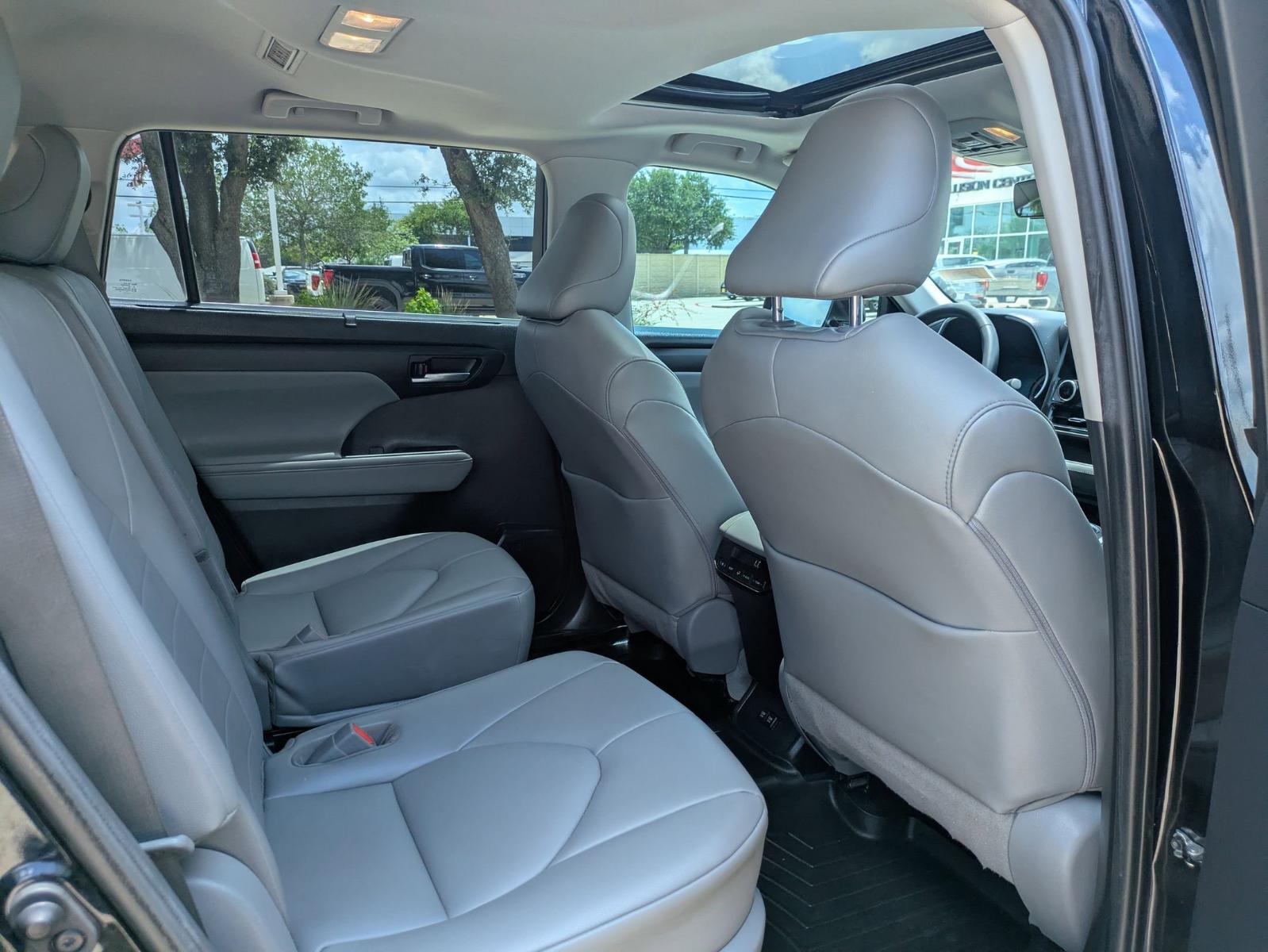 2021 Toyota Highlander Vehicle Photo in SELMA, TX 78154-1460