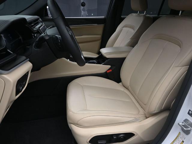 2023 Jeep Grand Cherokee 4xe Vehicle Photo in Cedar Rapids, IA 52402