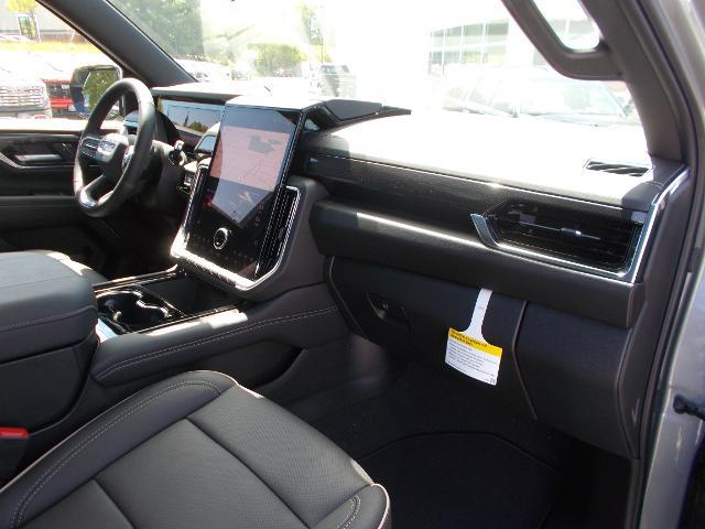 2025 GMC Yukon XL Vehicle Photo in LOWELL, MA 01852-4336