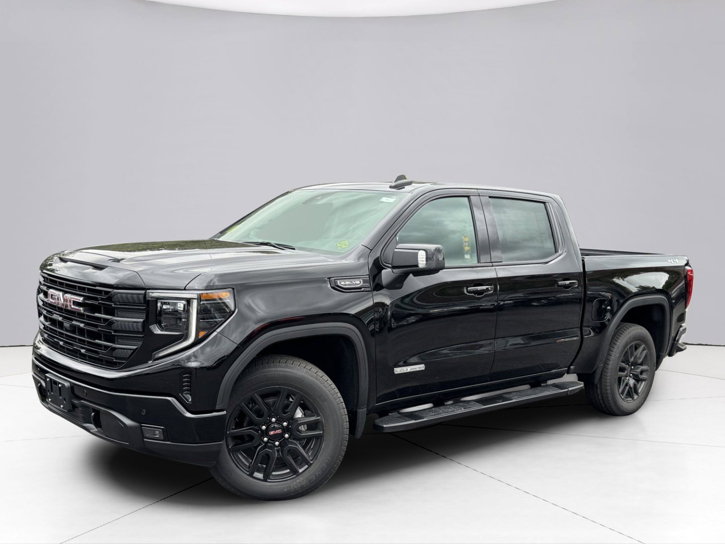 2025 GMC Sierra 1500 Vehicle Photo in LEOMINSTER, MA 01453-2952