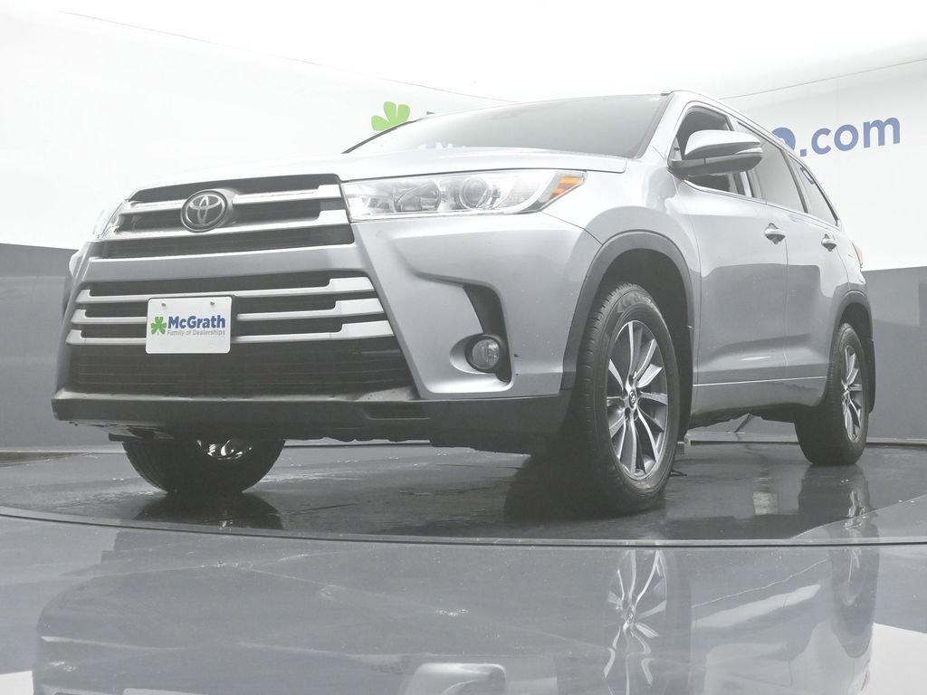 2018 Toyota Highlander Vehicle Photo in Cedar Rapids, IA 52402