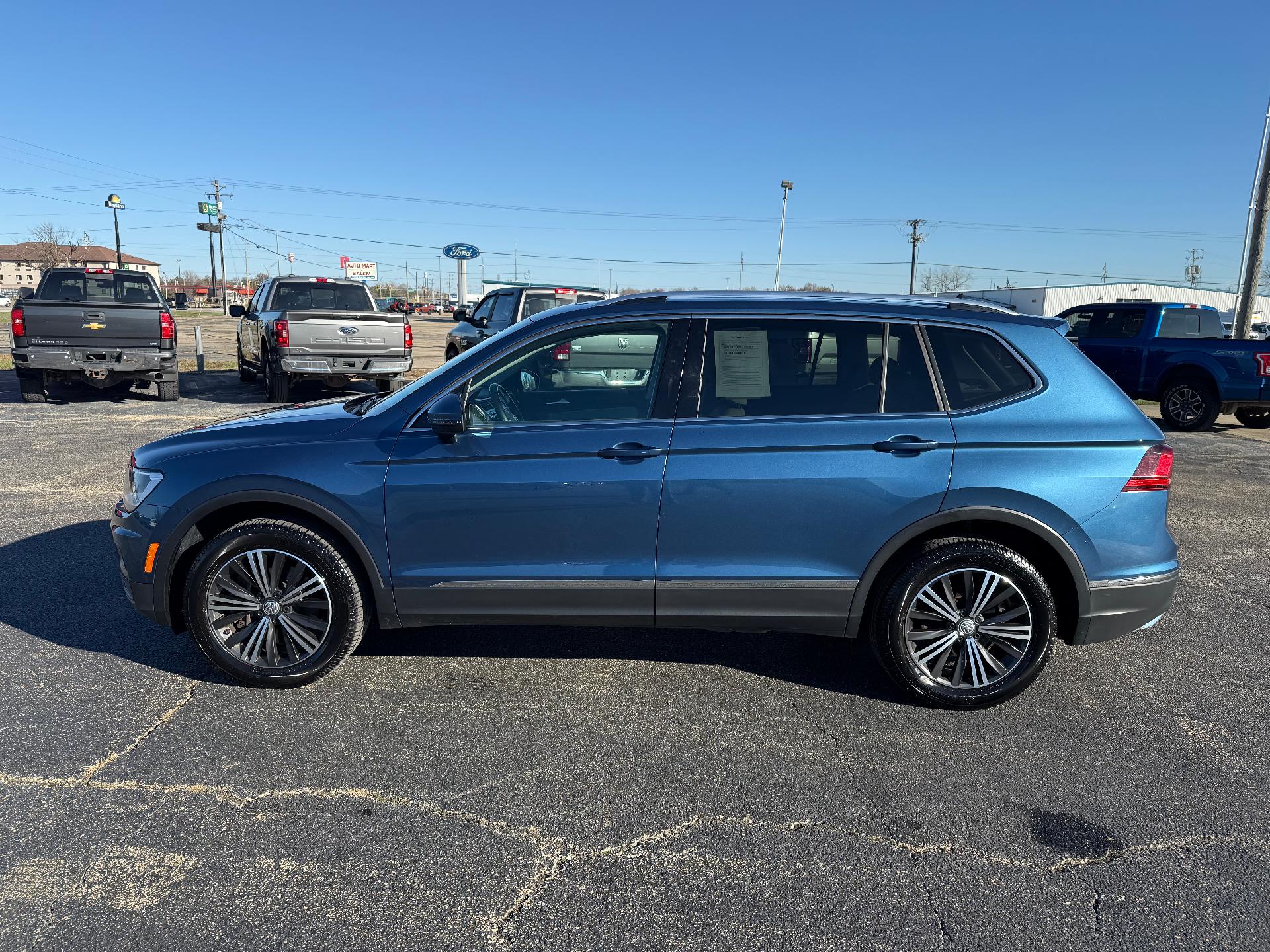 Used 2019 Volkswagen Tiguan SEL with VIN 3VV2B7AX8KM125448 for sale in Salem, IL