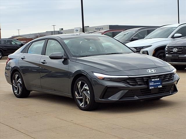 2024 Hyundai ELANTRA Hybrid Vehicle Photo in Peoria, IL 61615