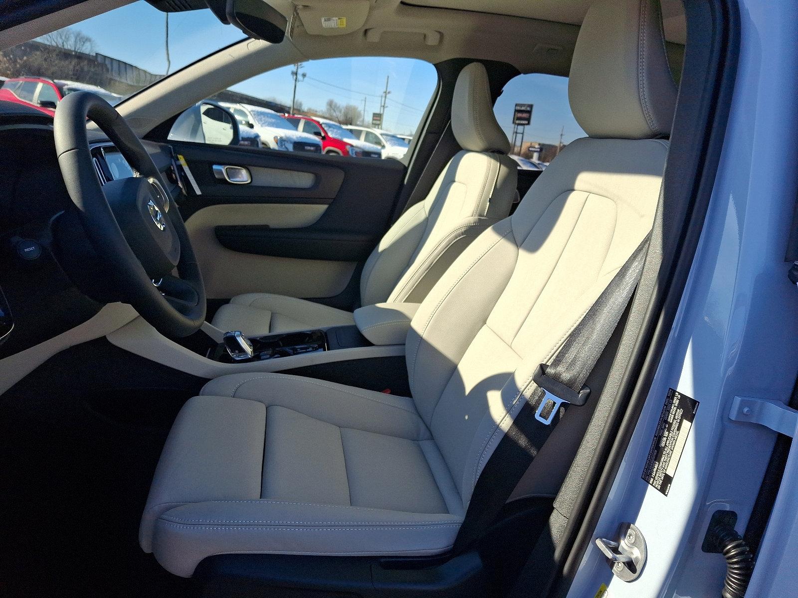 2025 Volvo XC40 Vehicle Photo in Trevose, PA 19053