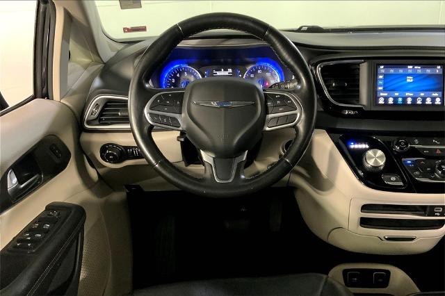 2020 Chrysler Pacifica Vehicle Photo in Lees Summit, MO 64086