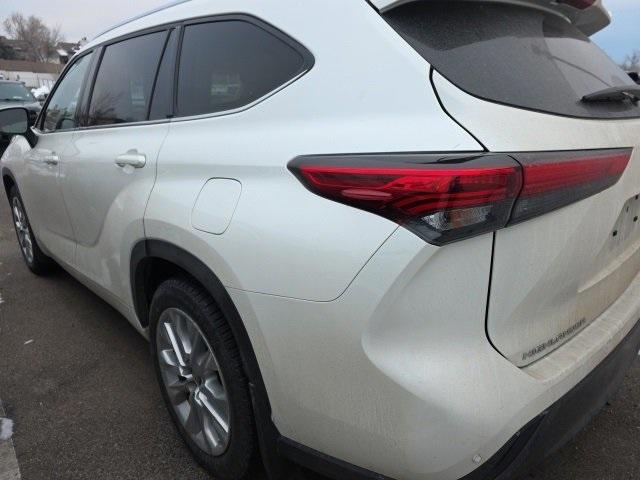 2020 Toyota Highlander Vehicle Photo in ENGLEWOOD, CO 80113-6708