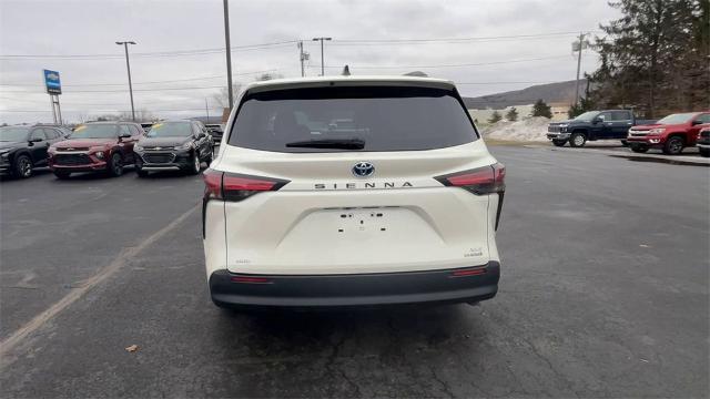 2021 Toyota Sienna Vehicle Photo in TULLY, NY 13159-3159