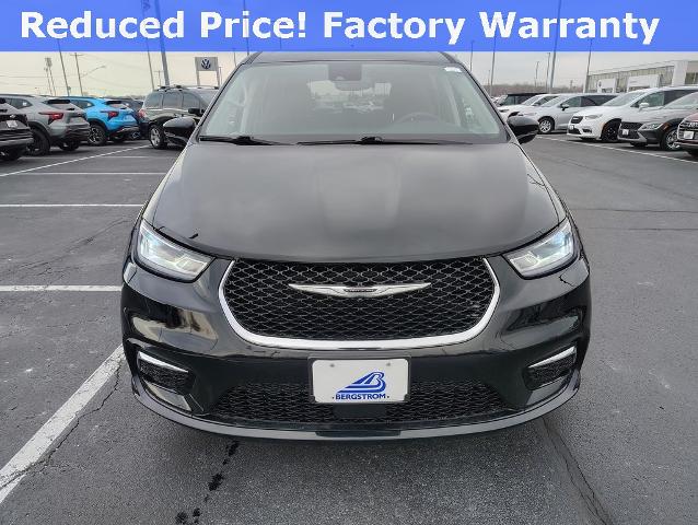2024 Chrysler Pacifica Vehicle Photo in GREEN BAY, WI 54304-5303