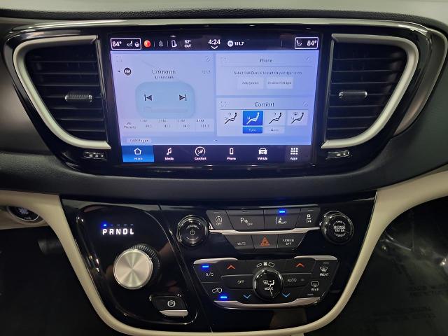 2023 Chrysler Pacifica Vehicle Photo in Green Bay, WI 54304