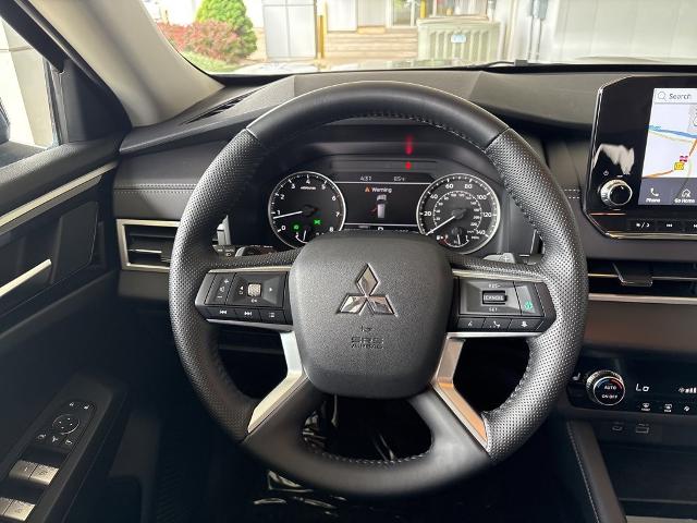 2023 Mitsubishi Outlander Vehicle Photo in MANHATTAN, KS 66502-5036