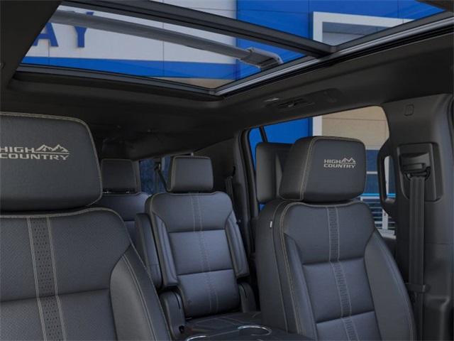 2025 Chevrolet Suburban Vehicle Photo in ENGLEWOOD, CO 80113-6708