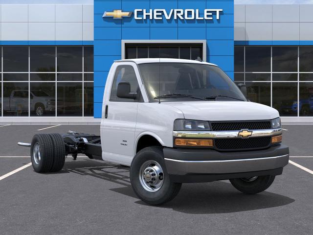 2025 Chevrolet Express Cutaway 4500 Vehicle Photo in PAWLING, NY 12564-3219