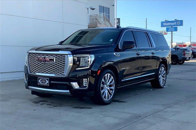 2023 GMC Yukon XL Vehicle Photo in TOPEKA, KS 66609-0000