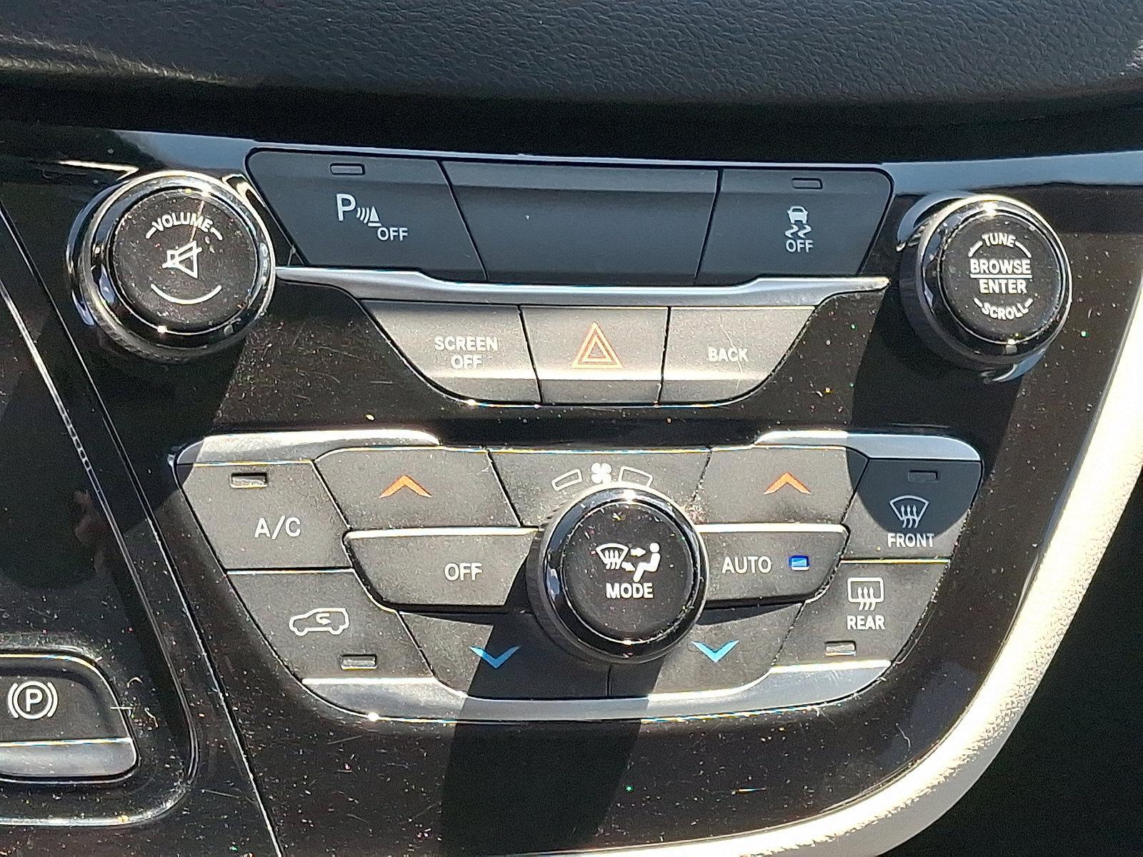 2017 Chrysler Pacifica Vehicle Photo in Easton, PA 18045