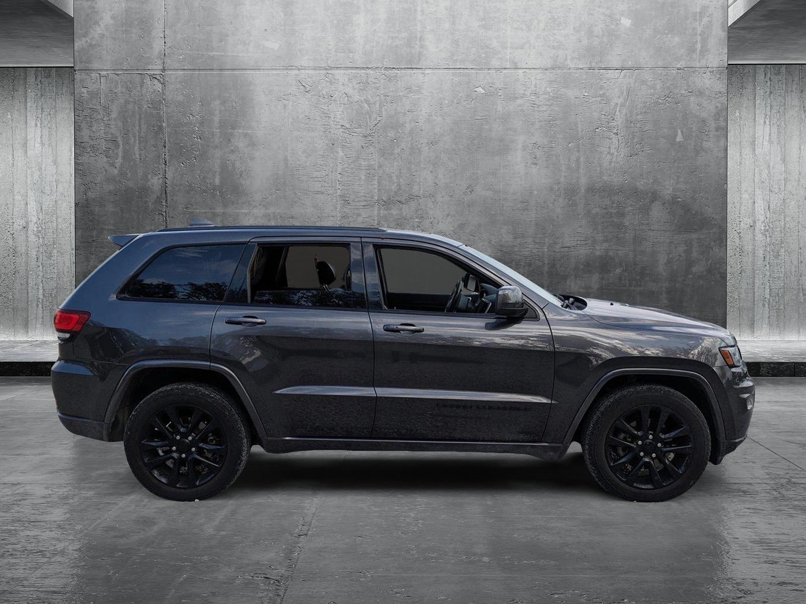 2017 Jeep Grand Cherokee Vehicle Photo in Tampa, FL 33614