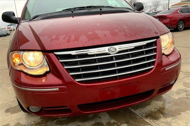 2007 Chrysler Town & Country LWB Vehicle Photo in TOPEKA, KS 66609-0000