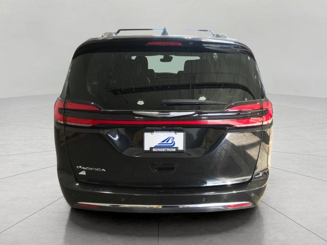 2022 Chrysler Pacifica Vehicle Photo in GREEN BAY, WI 54303-3330