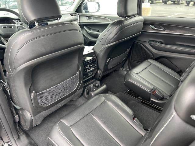 2023 Jeep Grand Cherokee L Vehicle Photo in GREEN BAY, WI 54304-5303