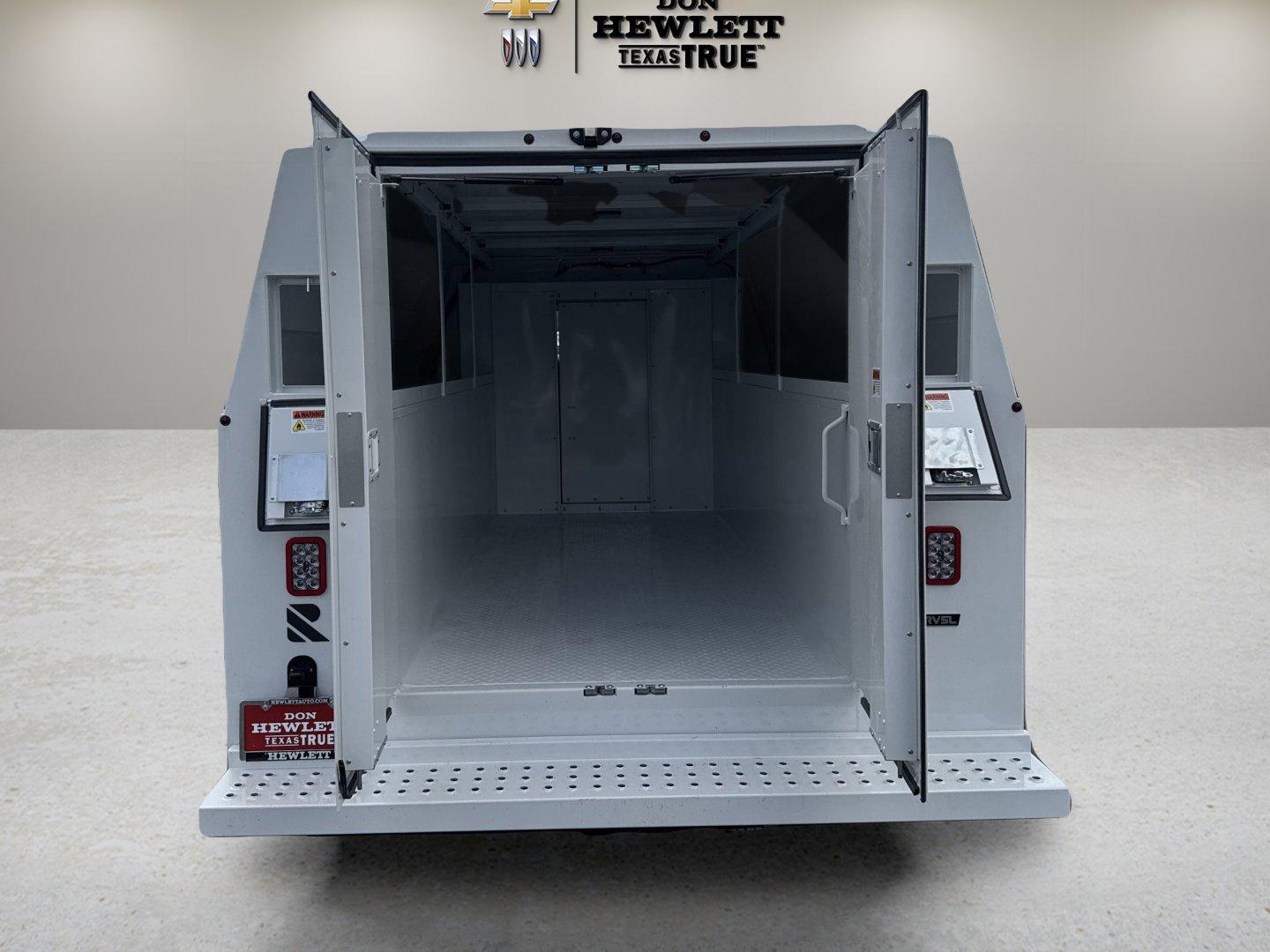 2025 Chevrolet Express Cutaway 3500 Vehicle Photo in GEORGETOWN, TX 78626-7508