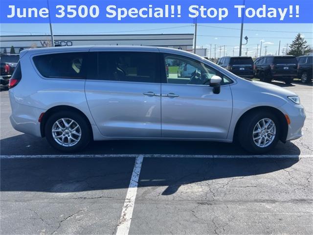 2023 Chrysler Pacifica Vehicle Photo in GREEN BAY, WI 54304-5303