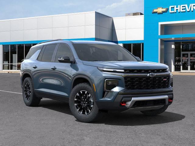 2025 Chevrolet Traverse Vehicle Photo in MOON TOWNSHIP, PA 15108-2571