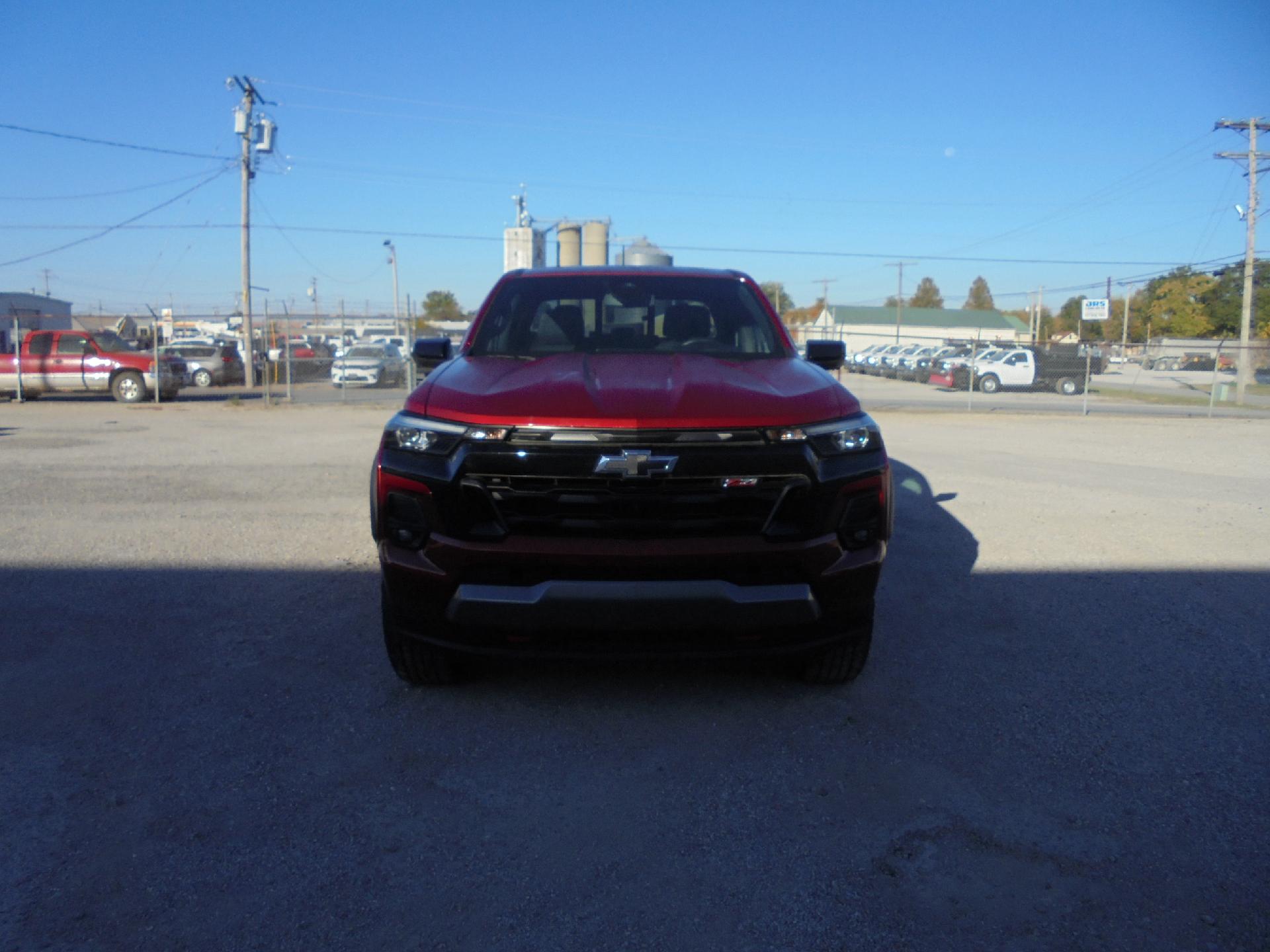 2023 Chevrolet Colorado Z71 photo 2