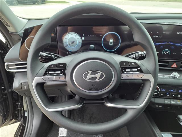 2024 Hyundai ELANTRA Vehicle Photo in Peoria, IL 61615