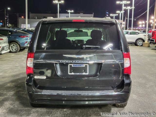 2016 Chrysler Town & Country Vehicle Photo in OAK LAWN, IL 60453-2517